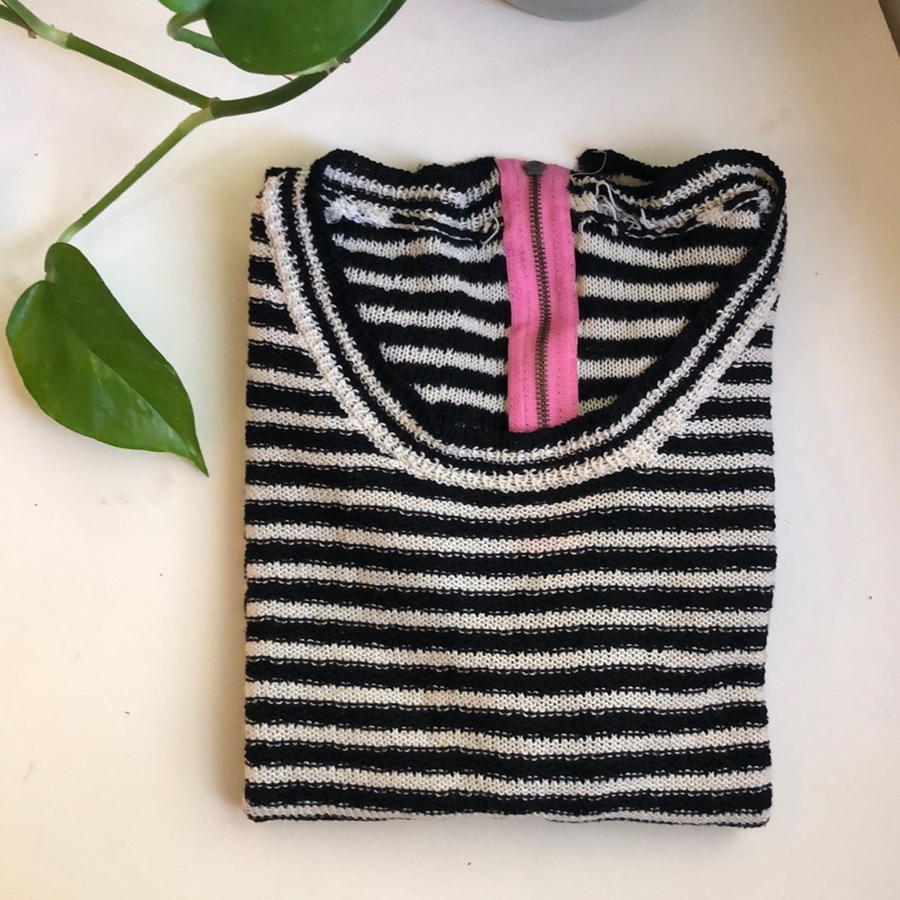 Black and white striped  3/4 sleeve sweater top